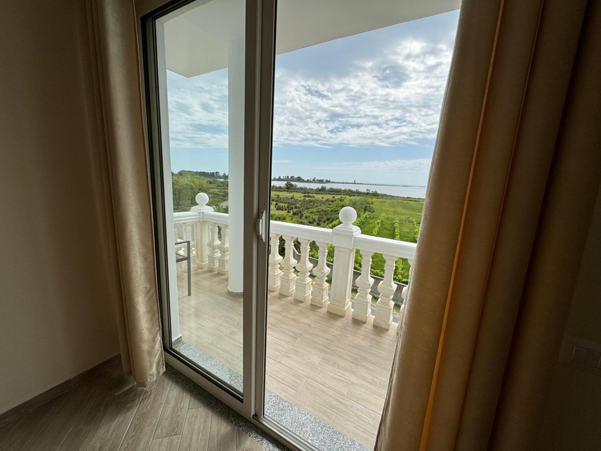 Vila Horizont Baks-Rrjoll Bagian luar foto