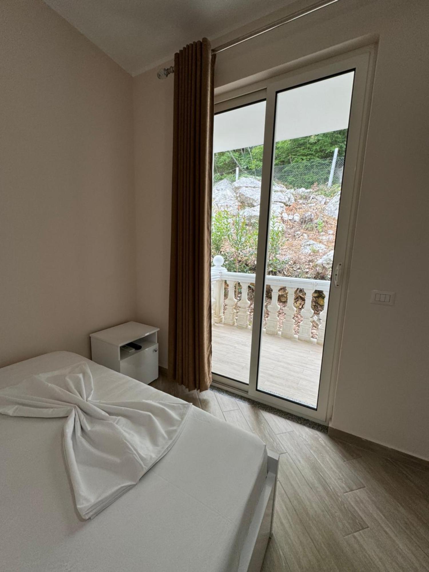 Vila Horizont Baks-Rrjoll Bagian luar foto