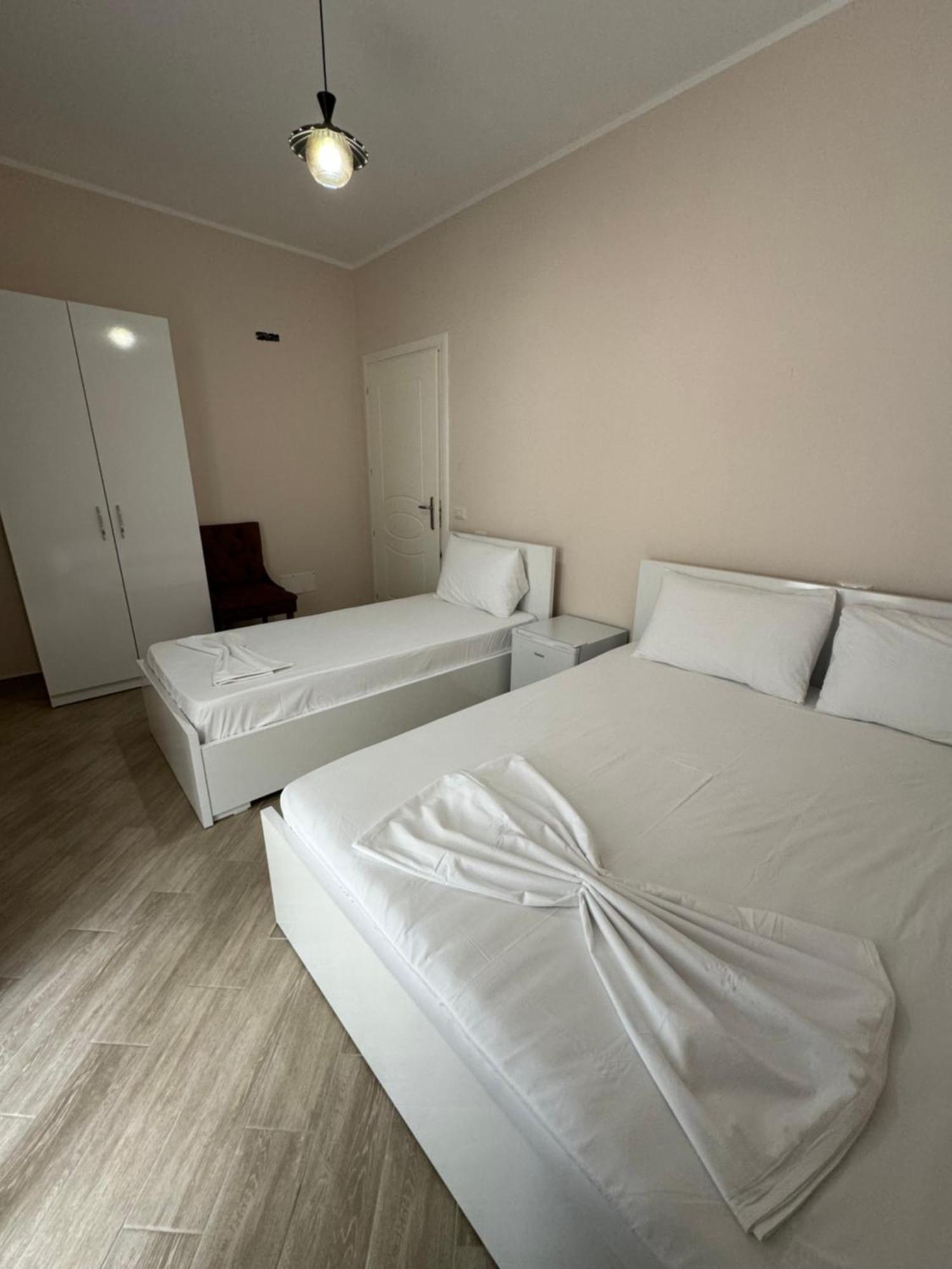 Vila Horizont Baks-Rrjoll Bagian luar foto