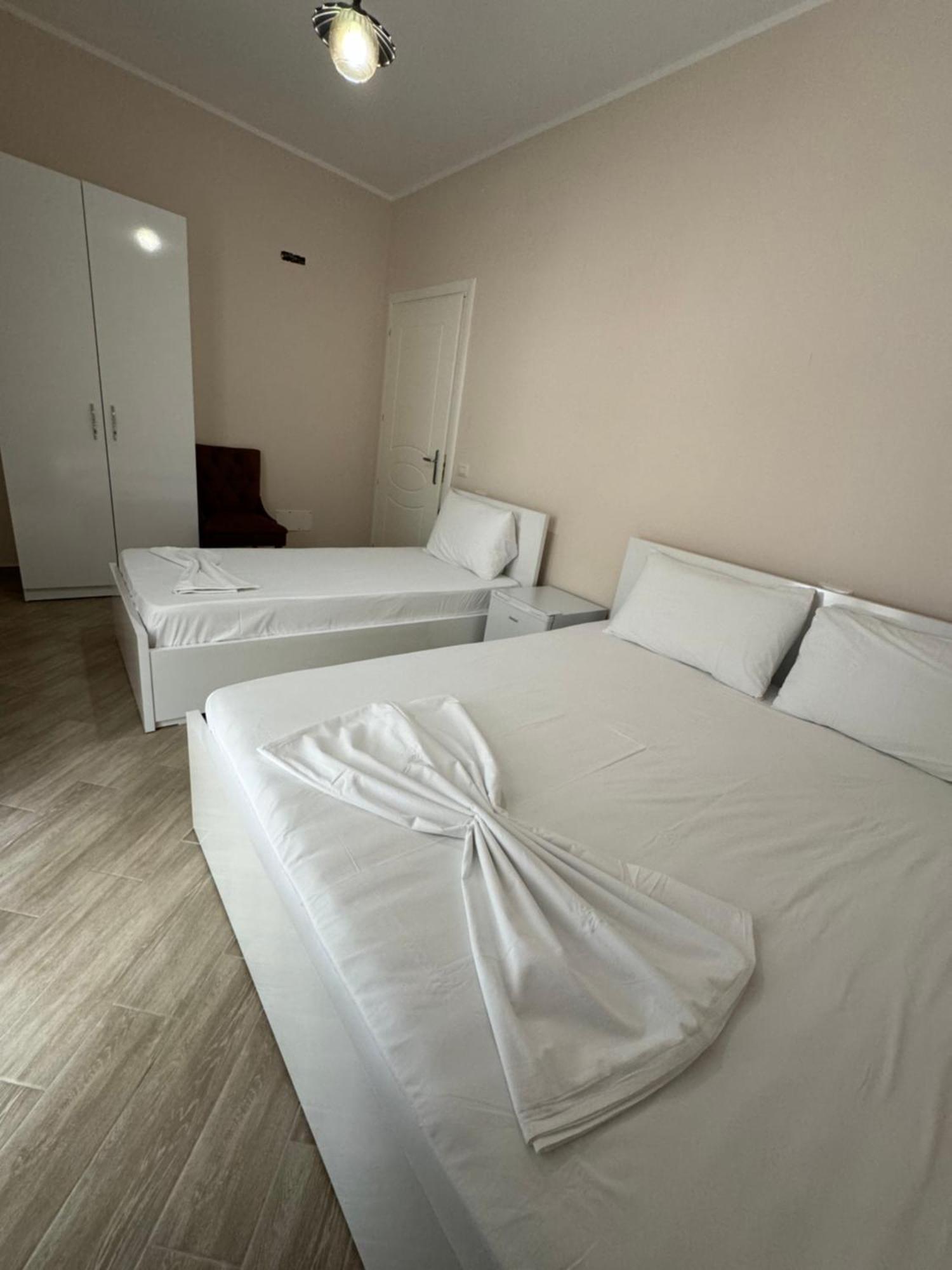 Vila Horizont Baks-Rrjoll Bagian luar foto