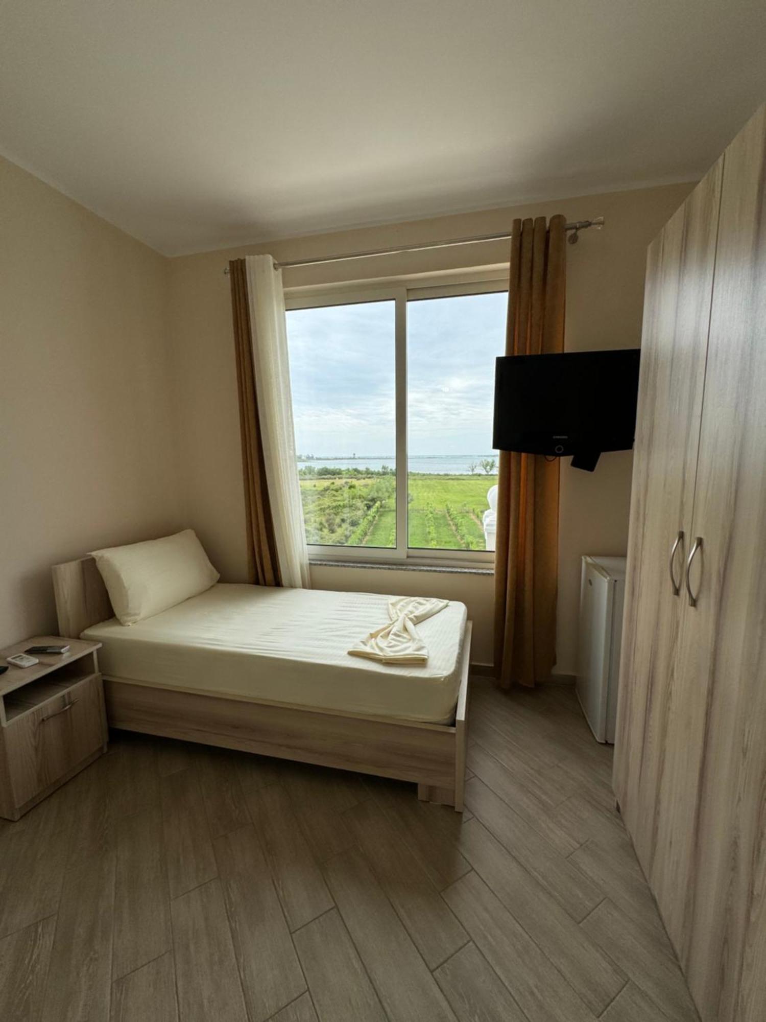 Vila Horizont Baks-Rrjoll Bagian luar foto